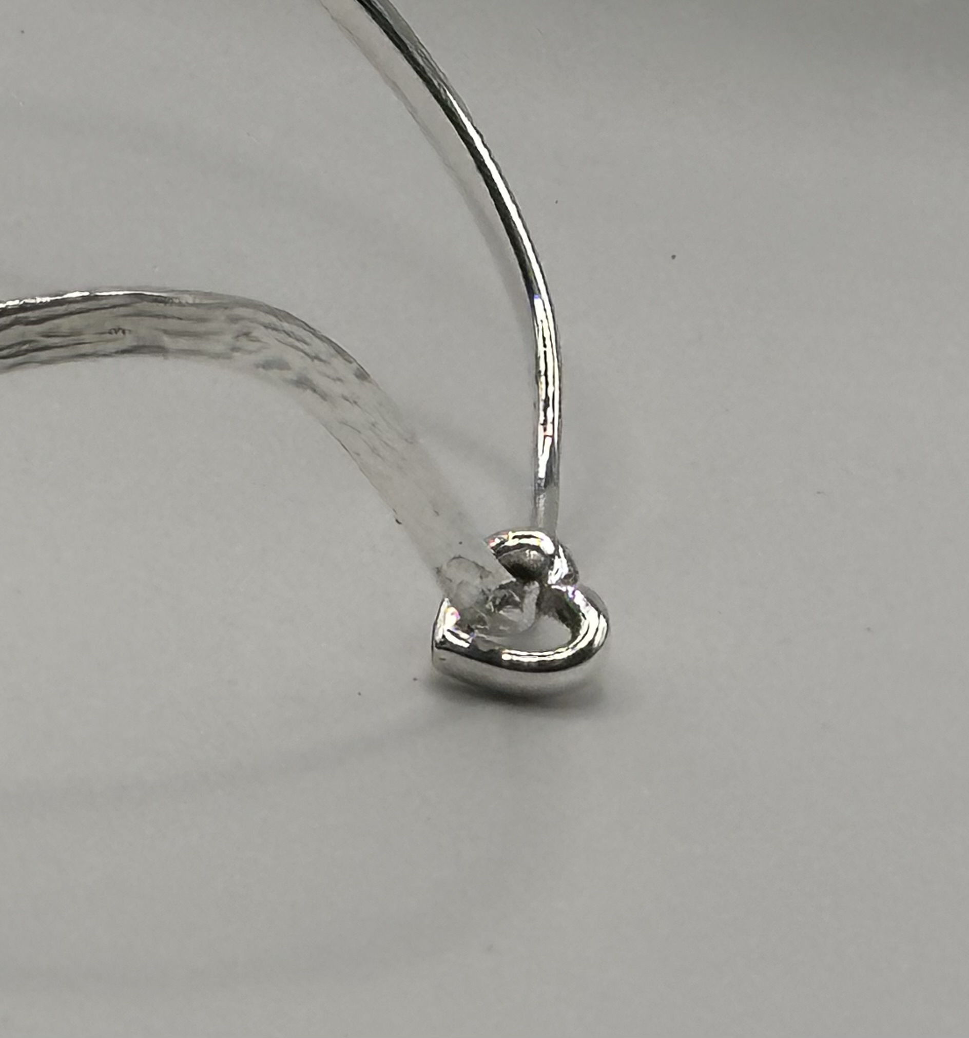 Shoreside Tangles Heart Bangle - Image 3